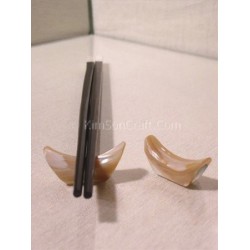 2cm x 5cm x 1cm - Chopsticks holder - Handmade from cattle white horn - Trapeziumshape shape