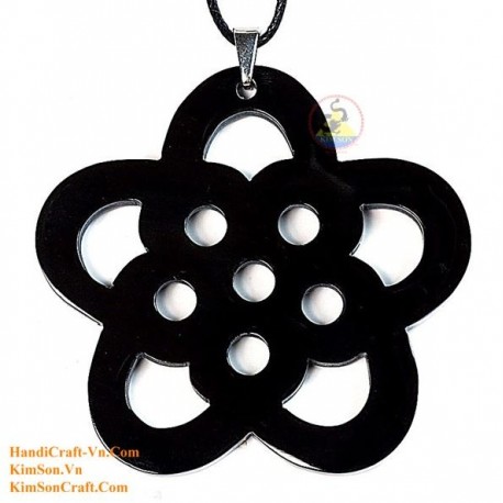 Exquisite Handmade Natural Shell Pendant Necklace