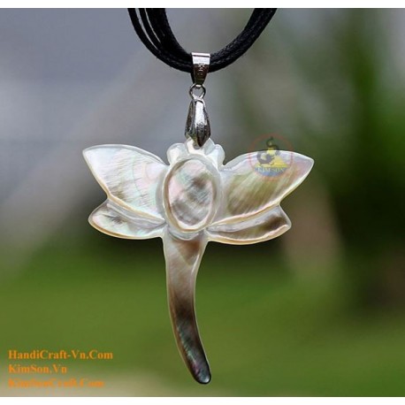 Exquisite Handmade Natural Shell Pendant Necklace
