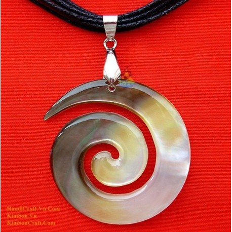 Exquisite Handmade Natural Shell Pendant Necklace