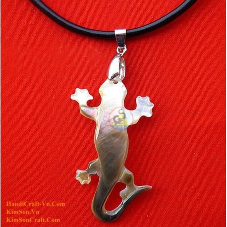 Exquisite Handmade Natural Shell Pendant Necklace