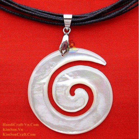 Exquisite Handmade Natural Shell Pendant Necklace