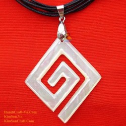 Exquisite Handmade Natural Mother of Pearl Pendant Necklace