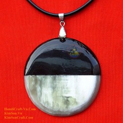 Exquisite Handmade Natural Shell Pendant Necklace