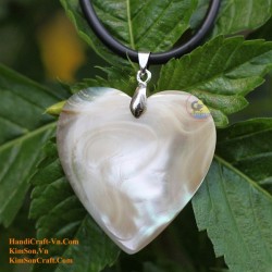 Exquisite Handmade Natural Shell Pendant Necklace