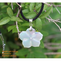 Exquisite Handmade Natural Shell Pendant Necklace