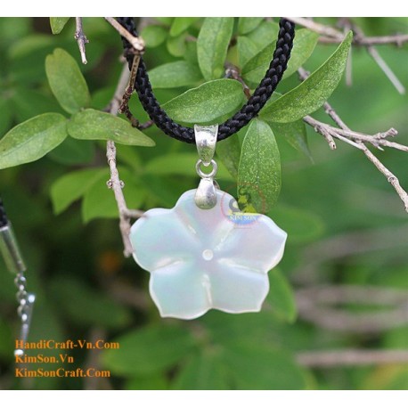 Exquisite Handmade Natural Shell Pendant Necklace