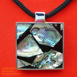 Exquisite Handmade Natural Shell Pendant Necklace