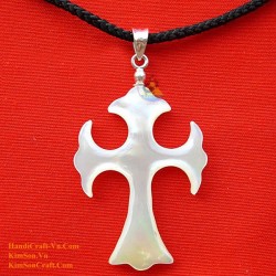 Exquisite Handmade Natural Shell Pendant Necklace
