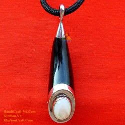 Exquisite Handmade Natural Shell Pendant Necklace