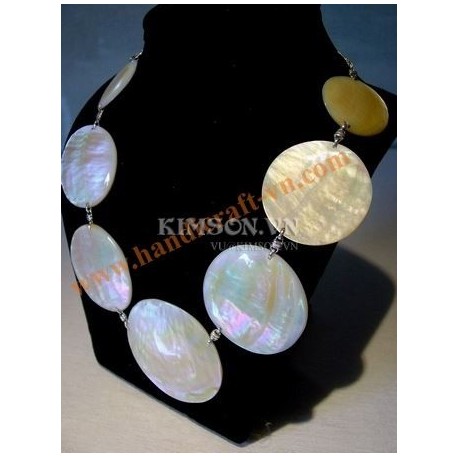 Exquisite Handmade Natural Shell Pendant Necklace