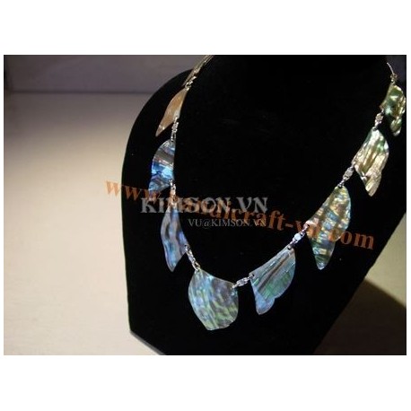 Exquisite Handmade Natural Shell Pendant Necklace