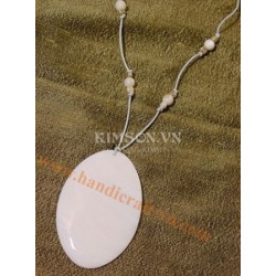 Pendant oval white mother of pearl