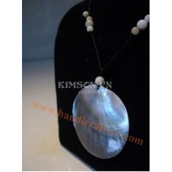 Pendant "circle" brown mother of pearl