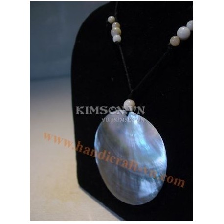 Exquisite Handmade Natural Shell Pendant Necklace