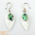 Bio weiße Mutter von Perlen und grüne Abalone - Leaf - Ohrringe
